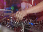 Reviens la nuit ! : une expérimentation clubbing à Paris avec Laurent Garnier, Chloé, Kiddy Smile...