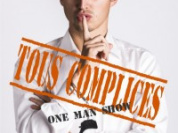 Haroun dans Tous complices au théâtre le Proscenium 