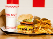 Le Five Guys des Champs ouvre ses portes