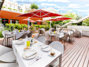 La terrasse du Radisson Blu Hotel Paris Boulogne au milieu des vignes