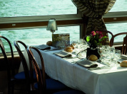 Fête de Mères en croisière : Les mamans sont invitées à déjeuner !*