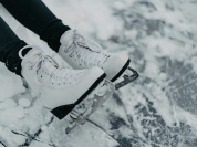 Noël 2025 à Orsay : un village d'hiver festif avec patinoire, chalet et décoration