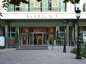 Pourquoi cette mairie parisienne est la seule à avoir une architecture moderne ?