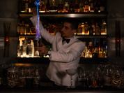 Le bar à cocktail du Grand Salon au Nolinski, un spot intimiste pour des apéros chics et jazzy