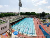 La Piscine Roger Le Gall, un lieu de baignade avec des créneaux naturistes à Paris