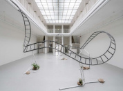 Jesse Darling au Palais de Tokyo : une exposition immersive entre ruines et récits oubliés