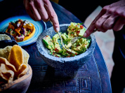 La recette du guacamole minute de Sanjay Dwivedi, chef du restaurant Coya