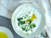 La recette du tzatziki de Juan Arbelaez, chef de Yaya