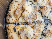 Une pizza carbonara chez Popine pour le Carbonara Day 2021