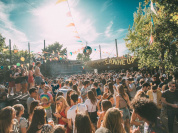 Mamie-Bonheur au Champ : À fond la France !