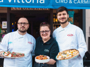 Pizza napolitaine de compétition à la pizzeria La Vittoria dans le marais