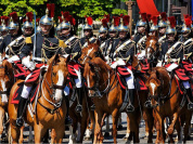Garde républicaine : pourquoi la gendarmerie a-t-elle des chevaux à Paris ?