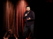 Yassine Belattar au théâtre de Dix Heures avec En Marge en juillet 2020