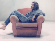 L'Amour dure 1h15 : Frédéric Beigbeder lit des textes sur l'amour au théâtre Edouard VII