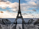 JR transforme Paris et la Tour Eiffel avec une anamorphose à Trocadéro
