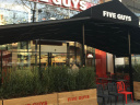 Five Guys ouvre sur les Champs-Elysées ce jeudi 8 décembre