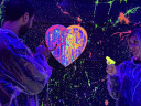 Saint-Valentin à Paris : un atelier de peinture en duo sous UV chez Paint Invaders