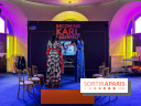 "Becoming Karl Lagerfeld" : l'exposition gratuite des costumes et décors de la série, au BHV Marais