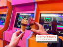 Insolite: un pop up hybride entre bar à glaces & bar à jeux d'arcade en plein cœur (glacé) de Paris