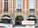 Mode, smoothies et collagène : une grande maison ouvre son pop up wellness sur la place des Vosges