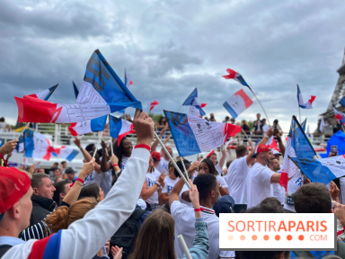 Athlètes et flambeau de Paris 2024