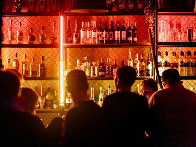 Le Nouvel Institut : le bar bon marché, festif et sportif du 5e arrondissement de Paris 