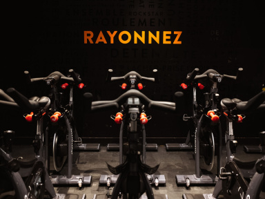 Du cycling au cabaret le Paradis Latin pour les fans de vélo indoor 