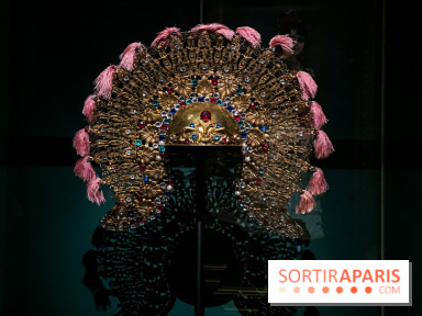 Bijoux de scène de l'Opéra de Paris : l'exposition de parures merveilleuses au Palais Garnier