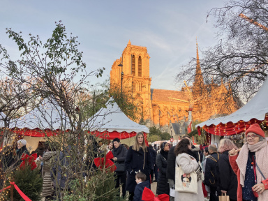 Marché de Noël Paris Notre‑Dame : artisanat de petits ateliers français regroupés au cœur de Paris