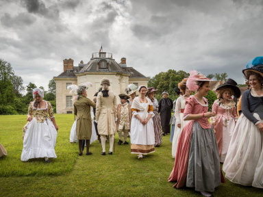 Visite théâtralisée inédite au Pavillon royal de la Muette - Corinne et Alain WARNIER   02