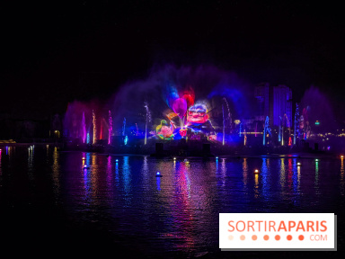 Disneyland Paris : Disney Cascade of Lights, le spectacle nocturne sur Adventure Bay