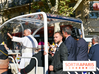EN Images : le passage du pape Léon XIV en papamobile à Paris
