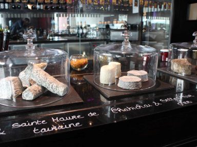 Accords confits de fleurs et chèvre au Renaissance Paris Arc de Triomphe