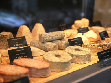 Charlicot : appartement, fromagerie et crémerie