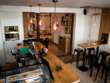 Patuco : bar à chaussons et cocktails Canal Saint Martin