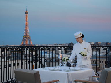La Table secrète du Peninsula sur les toits de Paris