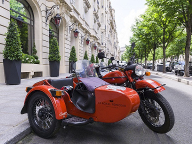 Le side-car s'invite au Royal Monceau
