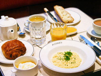 Le petit-déjeuner parisien d'Astair