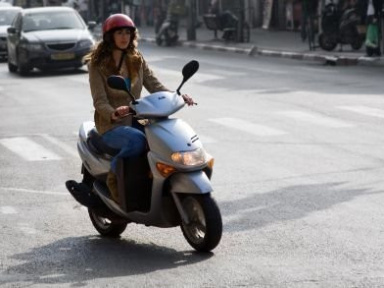 location de scooters électrique à la gare de Paris Montparnasse, peugeot