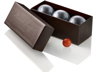 un coffret pétanque en chocolat by Pascal Caffet