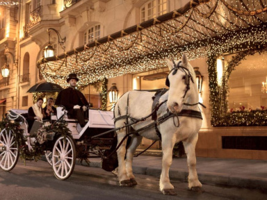 Le Bristol propose un tour de calèche dans Paris