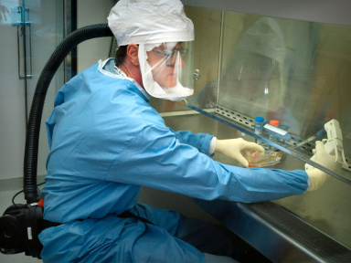 Covid-19 : Le vaccin de Moderna offre "94% de chances d'avoir zéro symptôme" selon son PDG