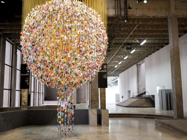 Origami for live, une forêt géante pour le Samu Social de Paris au Palais de Tokyo