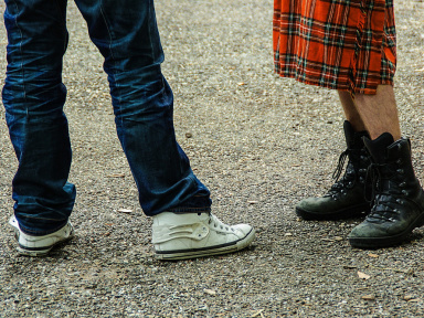 "Tous en jupe" : pour la Journée des droits des Femmes, les lycéens appelés à porter une jupe 