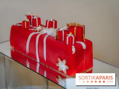 Les Bûches de Noël du Drugstore Paris 2025 pour rugir et s'émerveiller - bûche cadeaux