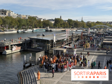 Un défilé flottant sur la Seine pour célébrer l’ouverture du 1er mandir traditionnel d’Ile-de-France