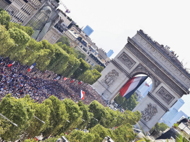 Défilé de l'Equipe de France sur les Champs, retour en images