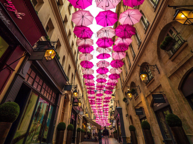 Les parapluies rose débarque au Village Royel 