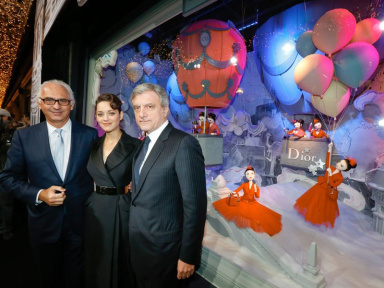 Inauguration des Vitrines de Noël du Printemps 2012 avec Marion Cotillard