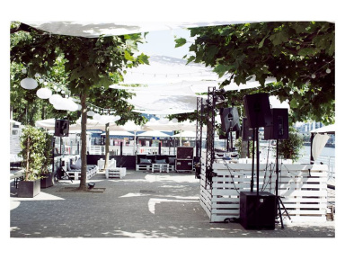 La Plage du Café Barge : cocktails, barbecue et dancing 